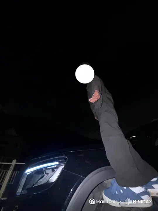 帮我生成一个视频：让图片中的场景动起来，人物变成无数红色颗粒消失在视频中，向右吹走，原比例。比例 16:9，时长 5s，模型 高品质 by Hailuo AI Video Generator