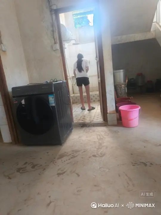 图片的人物变成图片的人物变成怪物，然后向你飞来。 把你的视角全都占满了 by Hailuo AI Video Generator