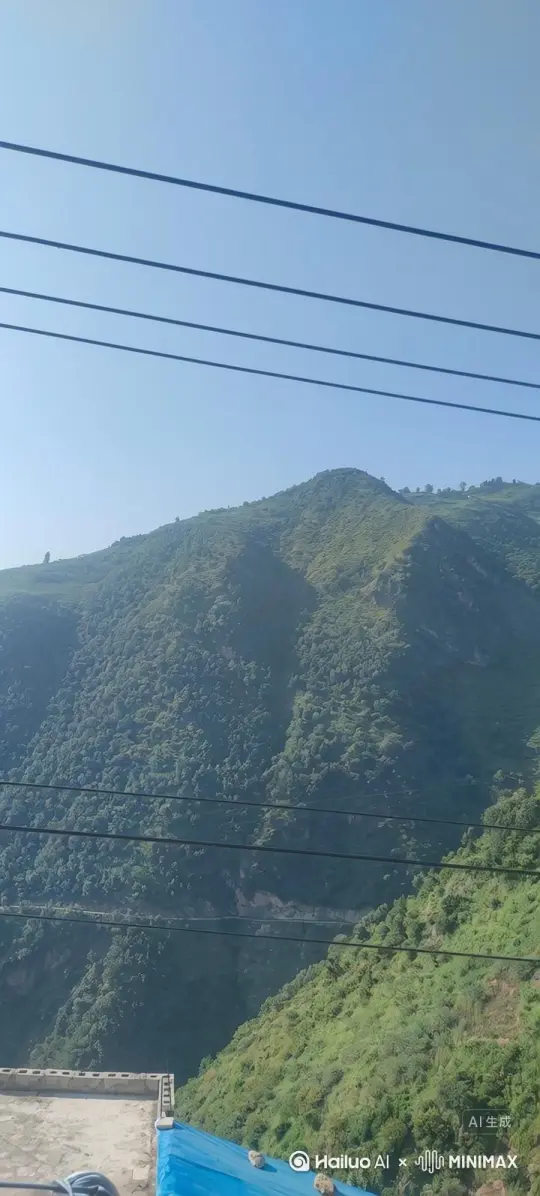 帮我生成一个视频：让图片中的场景动起来，整座山都出现塌啦视觉盛宴[左移,上升] by Hailuo AI Video Generator