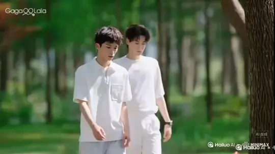 帮我生成一个视频：帮我生成一个视频：让图片中的场景动起来，左边的人物变成无数片的红色玫瑰花瓣消失在视频中，向左吹走，右边人物发型脸型动作不改变，然后呢，右边人物在左边人物变成无数片的红色玫瑰花瓣的时候抬起头来，原比例。比例 16:9，时长 7s，模型 高品质”。比例 16:9。 by Hailuo AI Video Generator