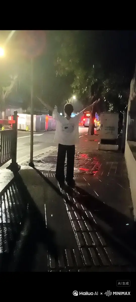 帮我生成一个视频，让图片中的场景动起来，人物右手拿玫瑰然后人物变成无数碎玫瑰消失在视频中向右吹走。原比例。比例为16:9。时长五秒。模型高质量。 by Hailuo AI Video Generator