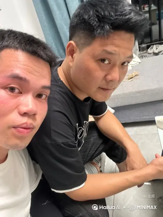 [右移,左摇,跟随]帮我生成一个视频：让图片中的场景动起来，人物变成无数红色玫瑰花瓣
消失在视频中，向右吹走，原比例。比例 16:9，时长 5s，模型 高品质 by Hailuo AI Video Generator