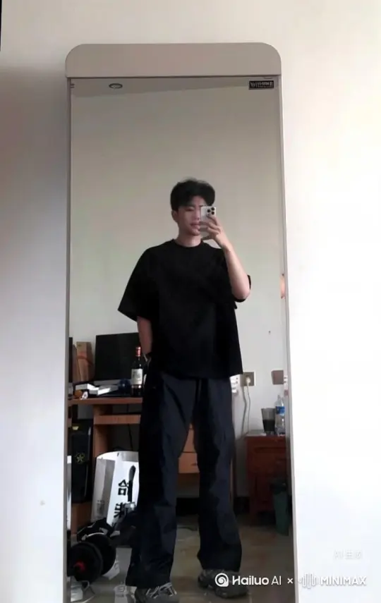 关帮我生成一个视频：让图片中的场景动起来，人物变成无数玫瑰花瓣消失在视频中，向右吹走（花瓣数量只在人物中慢慢涌现，然后消失）   原比例。保持人物不变后面的背景改为梦幻海边 by Hailuo AI Video Generator
