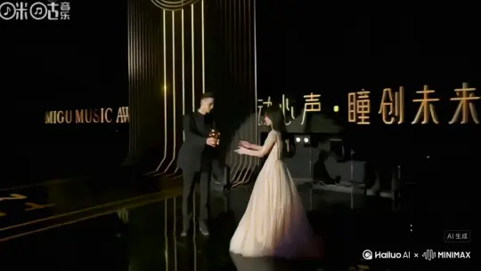 从她的肩膀和脸庞开始，碎裂成鲜红的玫瑰花瓣。她的身形不断消散，一片片地，直到最后只剩下漂浮的尘埃，在阳光中渐渐淡去。在整个过程中，阴影和光线必须保持完全不变。鲜红色的颗粒缓缓飘动，既不发光也不反光。确保碎裂过程看起来平滑自然，颗粒的大小和飘动方向保持一致，
让图片中的场景动起来，人物变成无数玫瑰花瓣消失在视频中，向右吹走，原比例，比16:9，时长5s，模型，高质品 by Hailuo AI Video Generator
