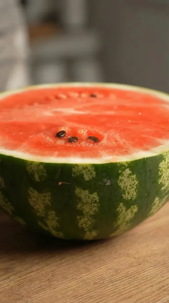 专属定制：你选水果，猫咪为你生成治愈系ASMR捏捏视频