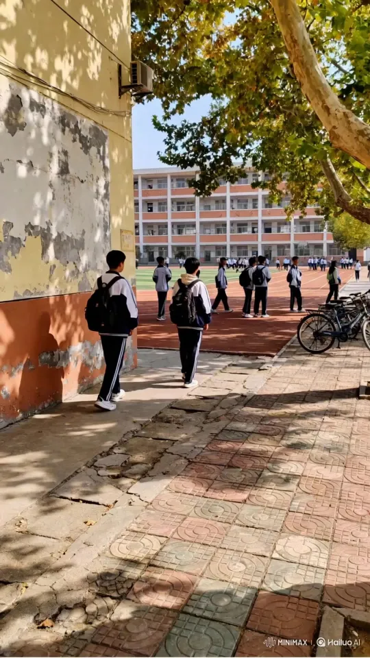 上传照片，AI生成电锯兔追逐特效