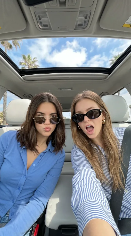 这里有几个符合要求的标题供您选择：

1.  **上传照片智能生成，专属闺蜜自驾游合拍写真，定格美好回忆** (30个字符)
2.  **AI一键创作你的闺蜜自驾游合拍写真集，让旅途回忆更生动** (30个字符)
3.  **轻松上传照片，定制化闺蜜自驾游合拍写真，珍藏友情时光** (30个字符)
4.  **上传照片即刻生成，打造高品质闺蜜自驾游主题合拍写真大片** (31个字符)
5.  **智能生成专属闺蜜自驾游合拍写真，让你的旅行故事栩栩如生** (31个字符)