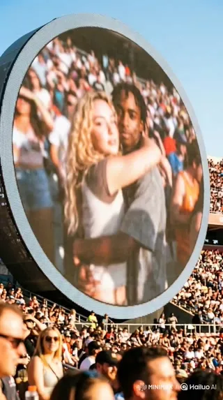 上传两张照片，生成当 Kiss Cam 抓拍的大型社死现场 by Hailuo AI Video Generator