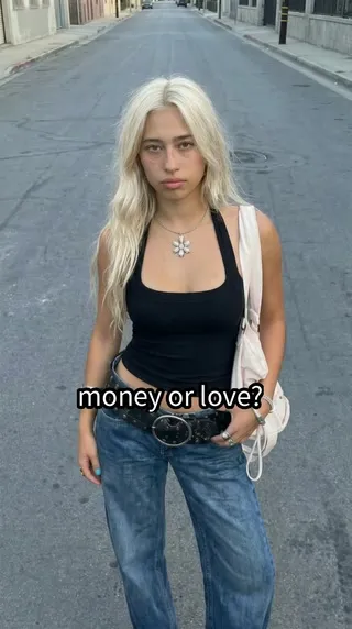 上传照片，生成搞笑视频：爱和钱之间，我果断选钱！