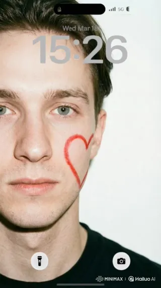 上传照片定制：生成颊心相印情侣动态壁纸视频，定格浪漫瞬间