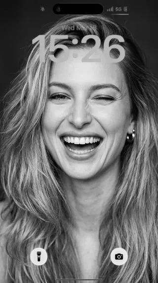 以下是一些适中长度的标题选项：

1.  上传照片，AI智能生成同款面部情绪写真，捕捉你的神韵。
2.  智能复刻面部情绪，上传照片定制专属写真，展现你的百变神态。
3.  一键上传照片，AI精准还原面部情绪，生成个性化主题写真。
4.  上传照片，AI识别情绪，为你打造专属风格面部情绪写真。
5.  智能生成情绪写真：上传照片，瞬间拥有同款面部表情大片。