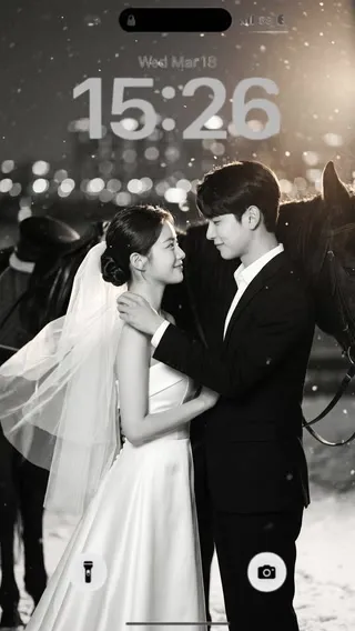 以下是一些符合要求的标题选项：

1.  上传照片，智能生成专属复古黑白情侣写真 (32个字符)
2.  上传情侣照片，AI定制浪漫唯美黑白写真 (29个字符)
3.  一键上传，即刻拥有艺术感十足的黑白情侣写真 (31个字符)
4.  上传照片，生成永恒经典的黑白情侣写真，定格浪漫瞬间 (36个字符)
5.  智能转换：上传照片制作专属黑白情侣写真，尽显复古情怀 (35个字符)