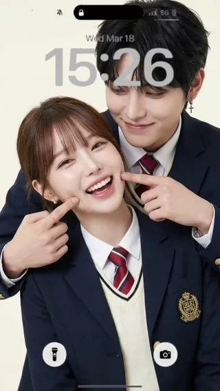 以下是一些标题选项，供您选择：

1.  上传照片，AI一键生成唯美情侣校园照，重温青涩时光。
2.  智能情侣校园写真：上传照片，AI帮你打造专属浪漫回忆。
3.  定制你的校园恋歌：上传照片，AI生成专属情侣校园大片。
4.  上传照片，AI轻松生成浪漫情侣校园照，定格青春爱恋。
5.  告别P图烦恼！上传照片，AI即刻呈现情侣校园风采。