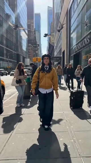 以下是一些标题选项，长度均在30-60个字符之间：

1.  上传照片，一键生成打响指冻结时间的电影感大片 (30字符)
2.  响指定格时间！上传照片，制作你的专属电影感视频 (30字符)
3.  你的照片，变身打响指冻结时间的电影级震撼视频 (30字符)
4.  上传照片，让你的响指冻结时间，生成电影感专属大片 (32字符)
5.  轻松制作！上传照片，打造打响指定格时间的电影感视频 (32字符)